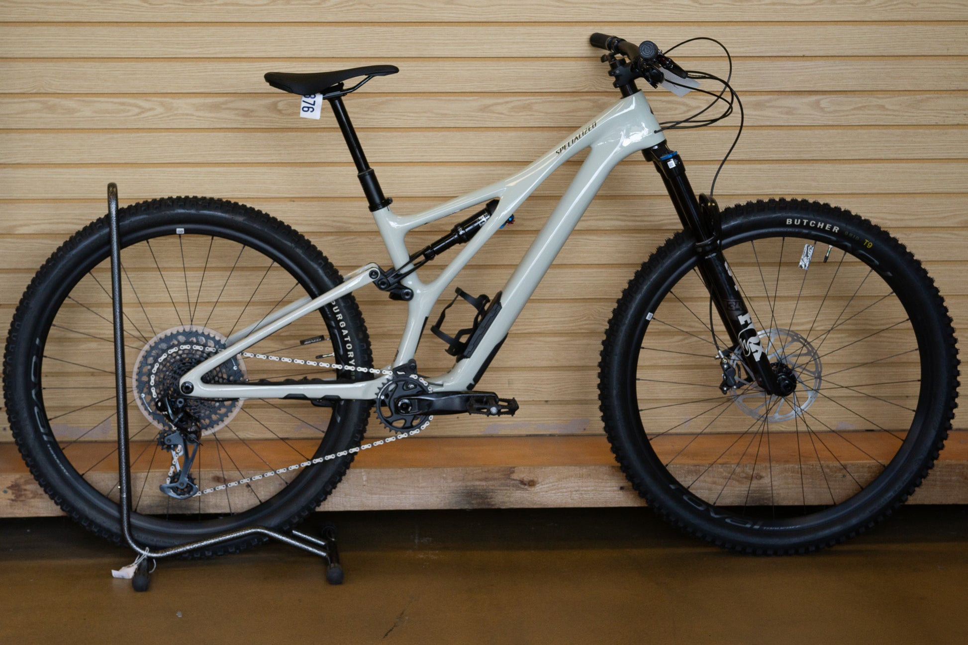 2022 Specialized Stumpjumper Expert - Gloss White Mountain/Gunmetal (S3) Mountain Bike - Side View